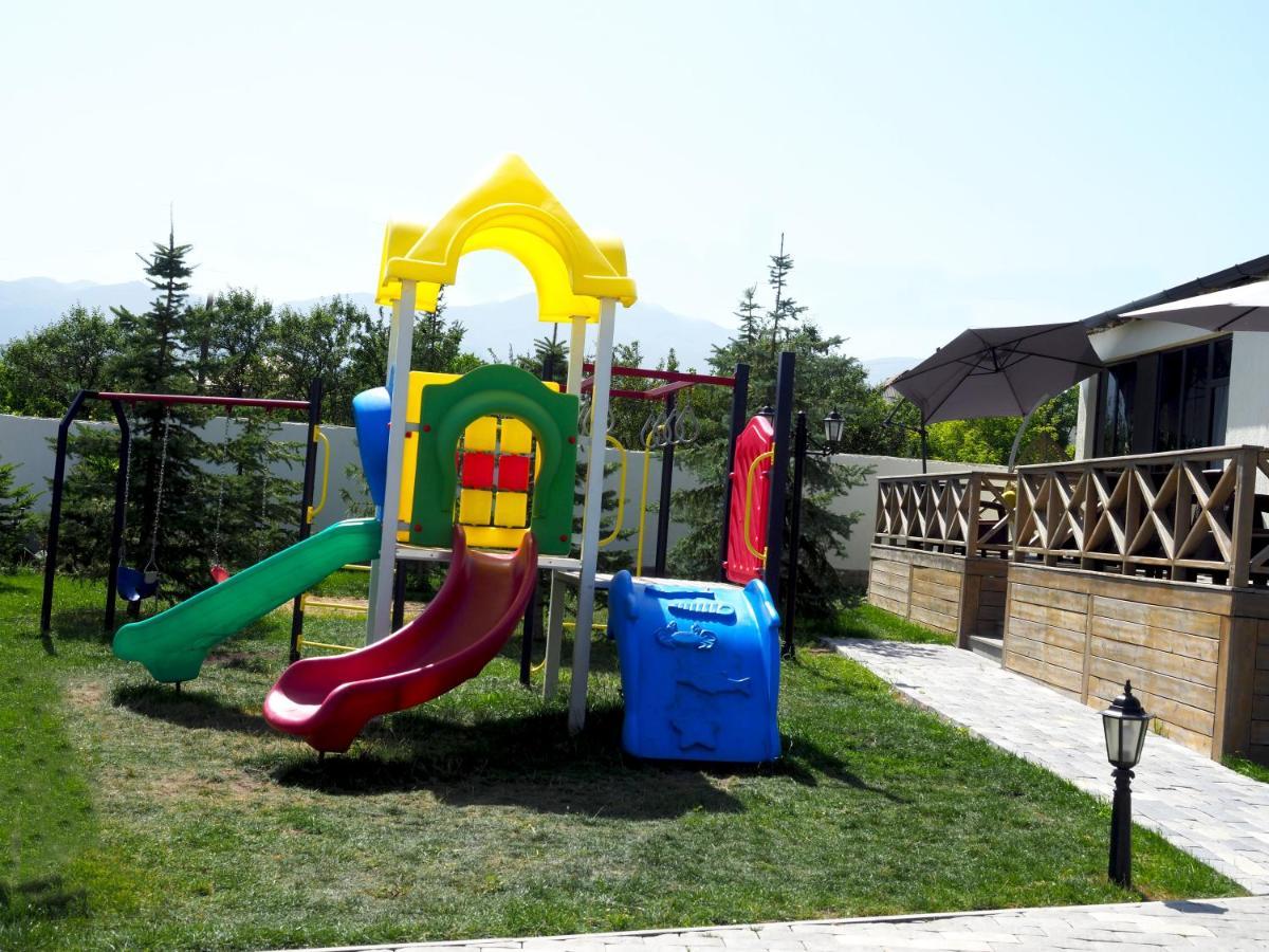Gyulagarak V&V Hotel מראה חיצוני תמונה